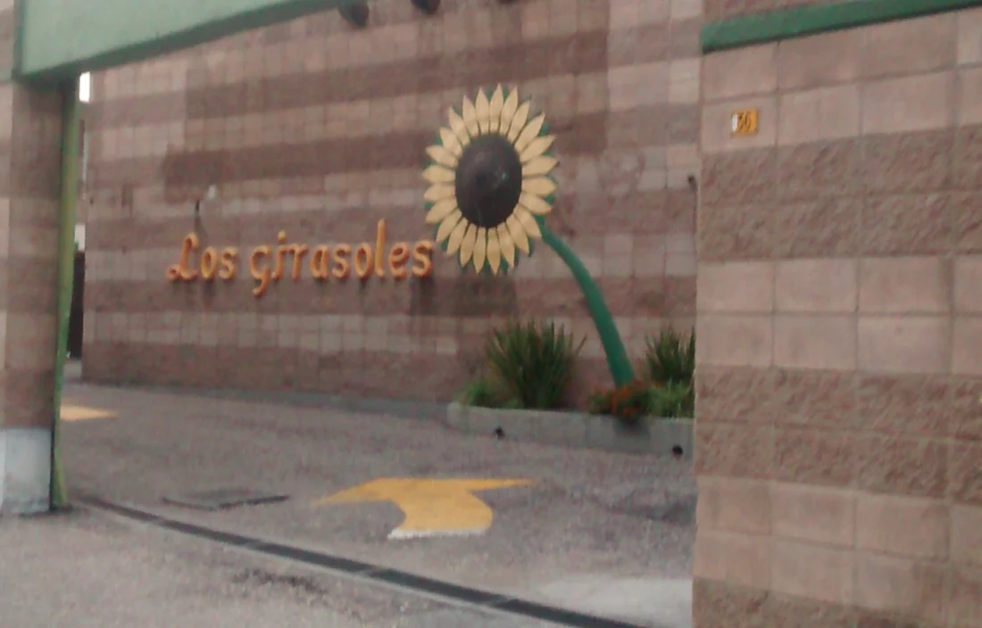 Motel Los Girasoles